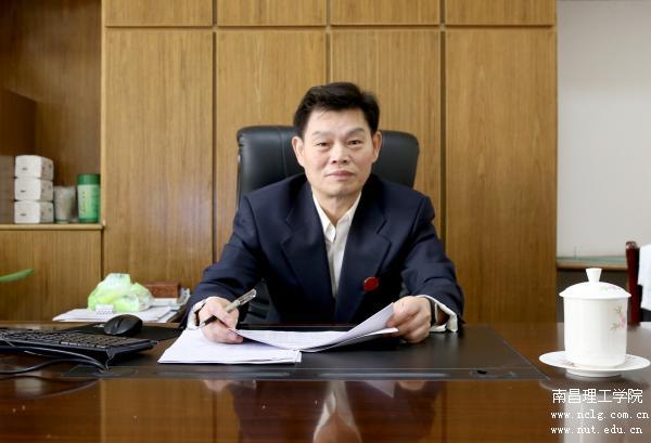 开元(中国)党委副书记、纪委书记方正根.JPG
