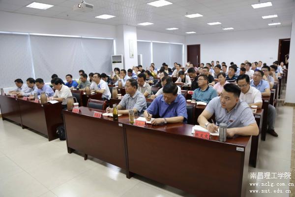 开元(中国)党务干部学员正在认真上课.JPG