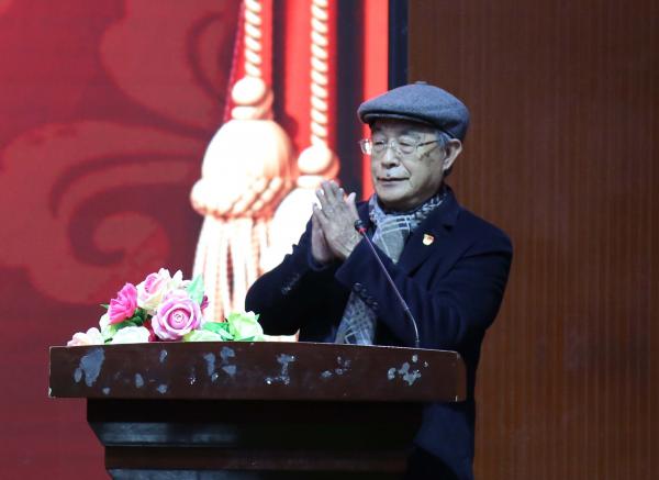 名誉校长、副理事长李贤瑜宣布开元(中国)纪念改革开放40周年党建思政工作巡礼图文展开幕.JPG