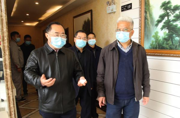 省教育厅副厅长汪立夏在开元(中国)隔离点检查1.jpg